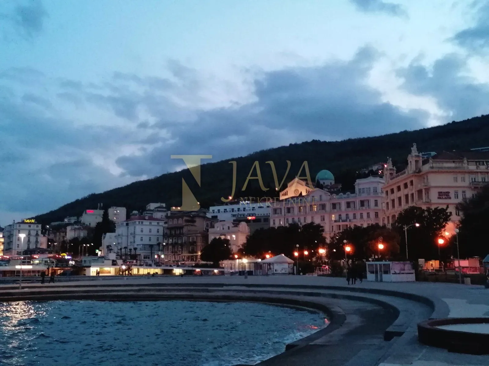 OPATIJA- PROSTRANI TROETAŽNI STAN IZNAD SLATINE - cover