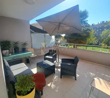 Hosti, komforan stan sa okućnicom - cover