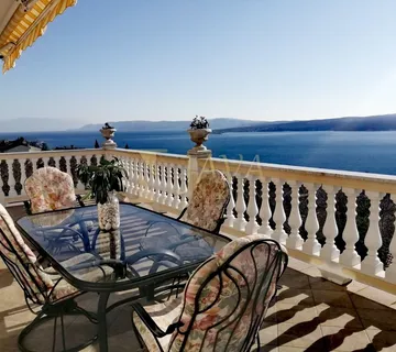 Dramalj – kuća s potencijalom više stambenih jedinica! - cover