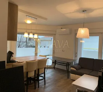DRAMALJ uređen apartman 58 m² s velikom terasom 200m od mora - cover