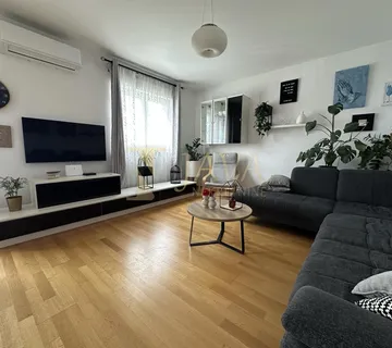 VIŠKOVO – DVOETAŽNI STAN 94 m² pogled na more,parking - cover