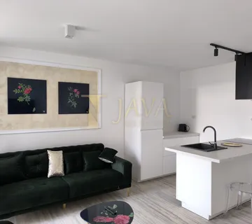 PREDIVAN NOVOUREĐENI STAN SA PARKIRNIM MJESTOM ZA NAJAM - cover