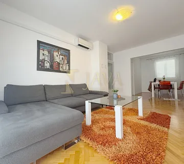 	ŠKURINJE – 2SS+DB, 1. KAT, POGLED NA MORE – SAMO KOD NAS - cover