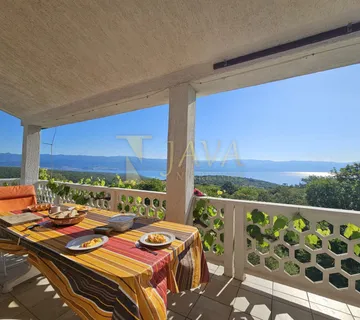 Risika/Vrbnik, Samostojeća kuća s okućnicom i garažom - cover