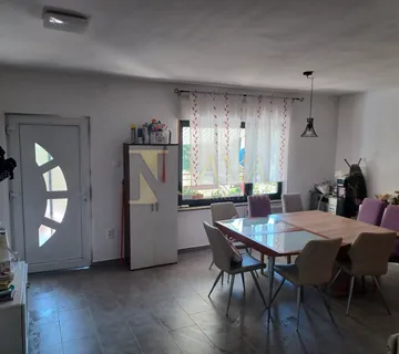 	 Gornja Drenova 2s+db Stan /Etaža kuće s okućnicom - cover