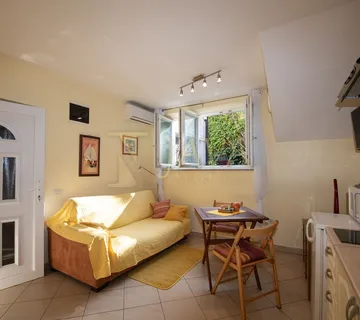 PUNTA KOLOVA, 1S+DB U VILI, 150M OD MORA - cover