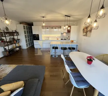 TRSAT- MODERAN 2S+DB STAN S BALKONOM I GARAŽOM - cover