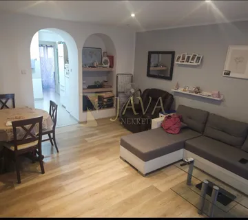 Banderovo – Uređen 1S+DB stan, 50 m², odlična lokacija - cover