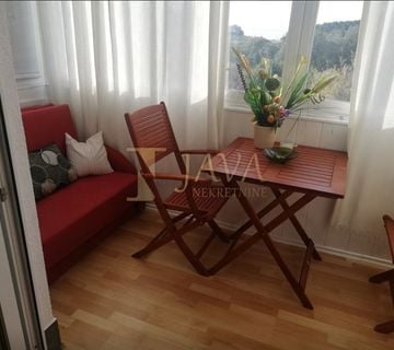 Pula/Veruda, apartman sa zatvorenom lođom i parkingom,otvoreni pogled - cover