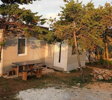 Marčana/Peruški, poljoprivredno zemljište 350 m2 s montažnom kućicom - cover