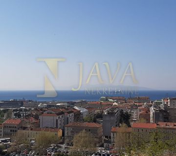 NOVOUREĐEN POSLOVNI PROSTOR U CENTRU GRADA - cover