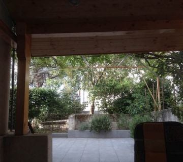 Crikvenica, 103m2, 3 apartmana,renovirano,terasa 80 m2, 800 m od plaža - cover