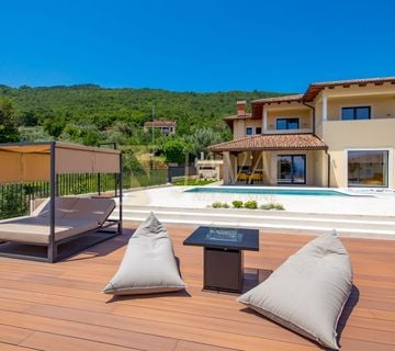 MOŠĆENIČKA DRAGA, NOVOIZGRAĐENA VILA S BAZENOM - cover