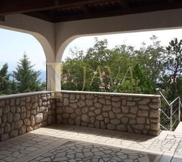 NOVI VINODOLSKI, SAMOSTOJEĆA KUĆA NA ODLIČNOJ POZICIJI, 100 M OD MORA - cover