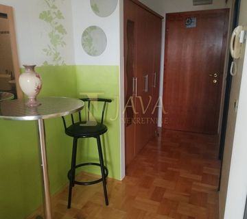 Pula/Veruda, apartman sa zatvorenom lođom i parkingom,otvoreni pogled - cover