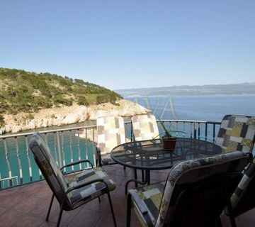 OTOK KRK, KAMENA VILA NA STIJENI IZNAD MORA, 3 S+DB,STEPENICE DO PLAŽE - cover