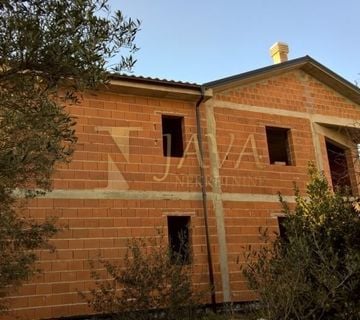 KRK, SAMOSTOJEĆA KUĆA S OKUĆNICOM I PARKINGOM, 517 M2 - cover