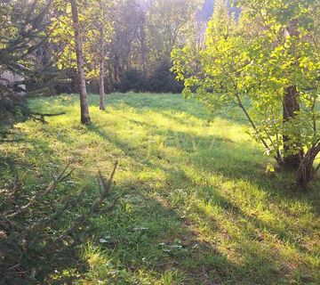LIČ, RUŠEVINA NA PARCELI OD 2600M2 GRAĐEVINSKOG ZEMLJIŠTA - cover