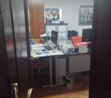CENTAR, NAJAM PROSTRANOG I UREĐENOG 4 S KL STANA ZA POSLOVNI PROSTOR - cover