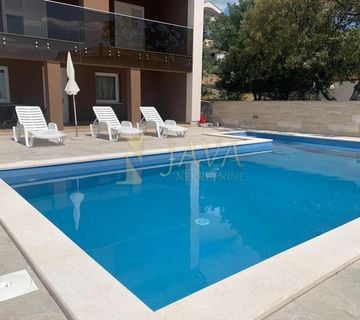 Crikvenica, Samostojeća kuća s 3 apartmana, bazen, parking - cover
