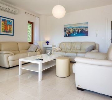 GRAD KRK, APARTMAN 3 S+DB S PARKINGOM, 100 M2, 1.RED DO MORA - cover