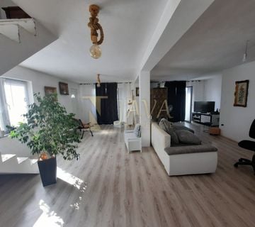 KRK, KUĆA 300 M OD MORA S 2 STANA I 2 APARTMANA - cover