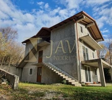 NOVI VINODOLSKI, SAMOSTOJEĆA KUĆA S 4 APARTMANA - cover