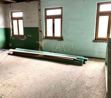 GORSKI KOTAR/ MORAVICE, VELIKA SAMOSTOJEĆA KUĆA - cover