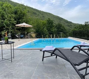MOŠĆENIČKA DRAGA, PREKRASNA KUĆA S BAZENOM I VELIKOM OKUĆNICOM - cover
