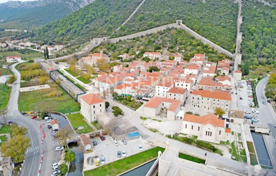 Ston, rijetka prilika za investiciju - poslovna nekretnina unutar zidi - cover