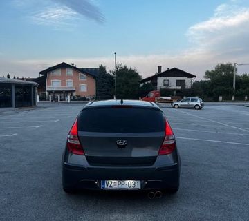 Hyundai i30 1,6 CRDi  - cover
