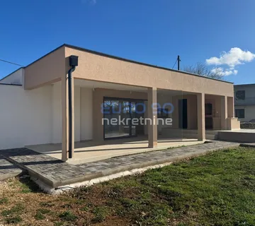 BRIŠEVO-NOVA SAMOSTOJEĆA OBITELJSKA KUĆA U CENTRU MJESTA !!! - cover