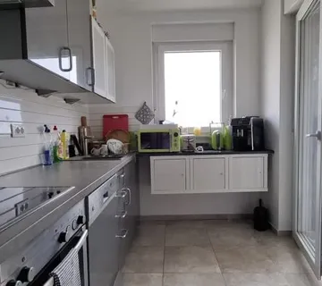 FUNTANA -MODERAN STAN SA VRTOM NA PRODAJI BLIZU MORA (prodaja) - cover