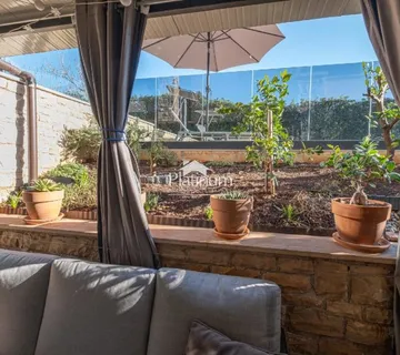 Istra, Medulin, dvosoban stan s vrtom, parking, bazen – 200 m od plaže - cover