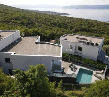 Moderna kuća sa bazenom, garažom i dva stana - Crikvenica