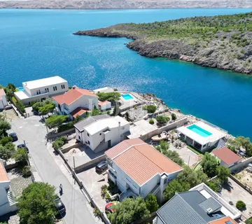 Cesarica kuća sa 6 apartmana 1.red do mora - Cesarica, Karlobag
