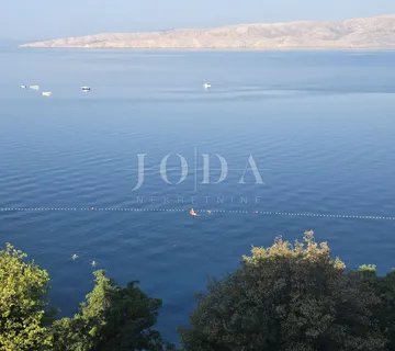 SENJ, stan u prvom redu do mora