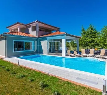 Labin, okolica, kuća za odmor sa bazenom na lijepoj lokaciji