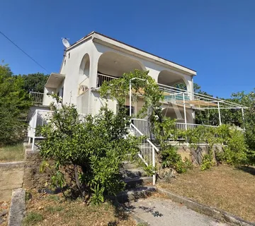 Novi Vinodolski kuća na bribirskoj obali