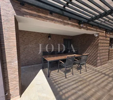 Crikvenica- Kuća sa više apartmana u blizini centra - cover