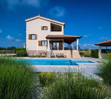 Svetvinčenat, okolica, Villa sa jacuzzijem i grijanim bazenom