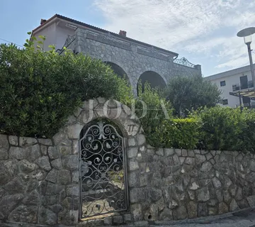 Crikvenica, kuća sa četiri stana na vrhunskoj lokaciji