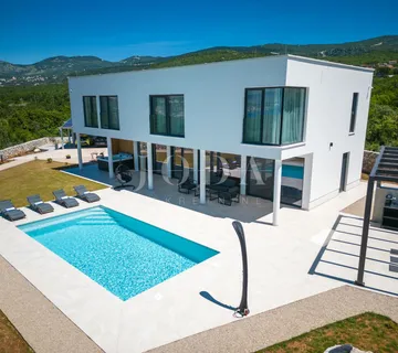 Vila s bazenom i pogledom na more - cover