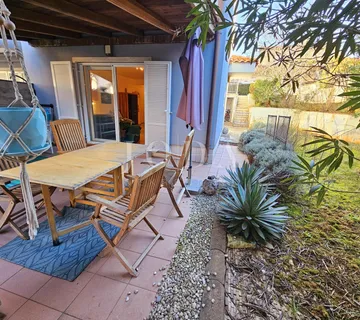 Apartman s okućnicom, blizu centra i mora - Malinska - cover