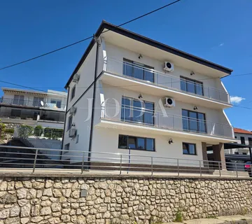 Crikvenica- Kuća sa više apartmana u blizini centra
