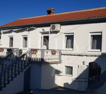 Jadranovo kuća sa tri stana - Jadranovo, Crikvenica
