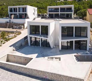 Jadranovo, dvojna kuća s bazenom u roh bau - Jadranovo, Crikvenica