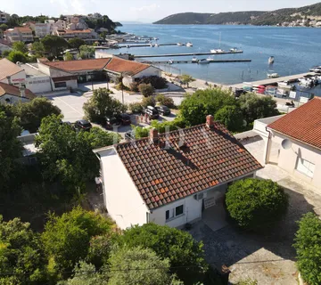 RAB – SUPETARSKA DRAGA | Stan 68,62 m², samo 40 m od mora, veliko dvorište, parking! - Supetarska Draga, Rab