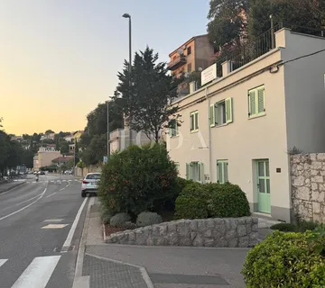Kuća S Dva Stana, Velikom Terasom I Jacuzzijem – Novi Vinodolski