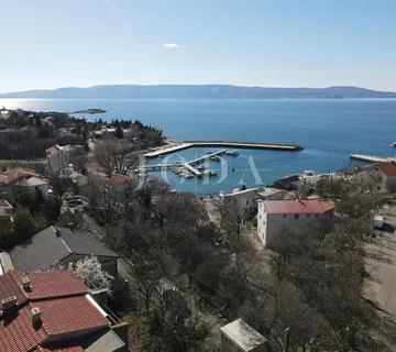 Kuća sa 100m od mora sa 6 stambenih jedinica - Klenovica, Novi Vinodolski